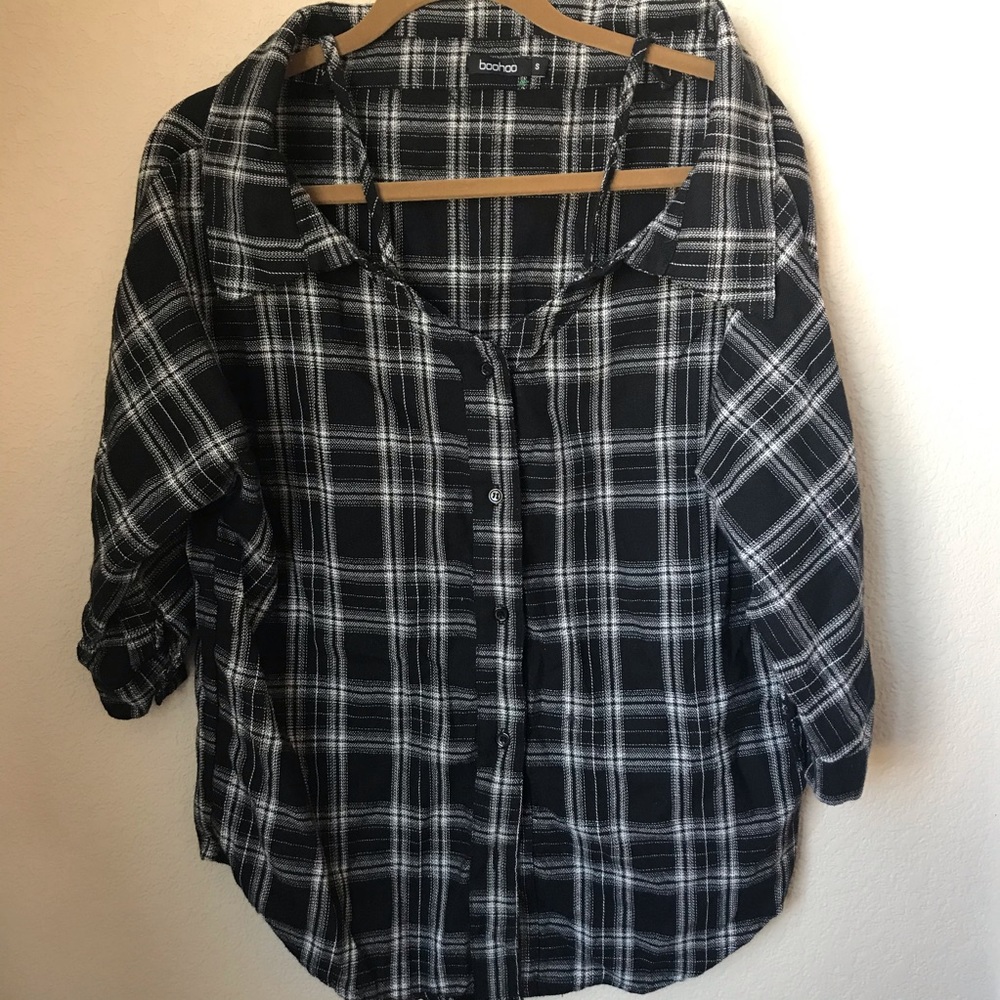 Boohoo Plaid Off Shoulder Button Down size Small